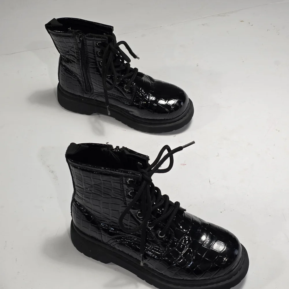 Steve Madden Baby Girl Black Croc-Embossed Combat Boots Size 2